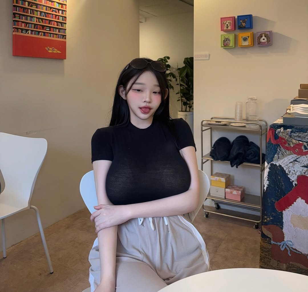 Photo by 조하윤 on April 19, 2026. May be an image of one or more people, hair, top, cornflower and text.