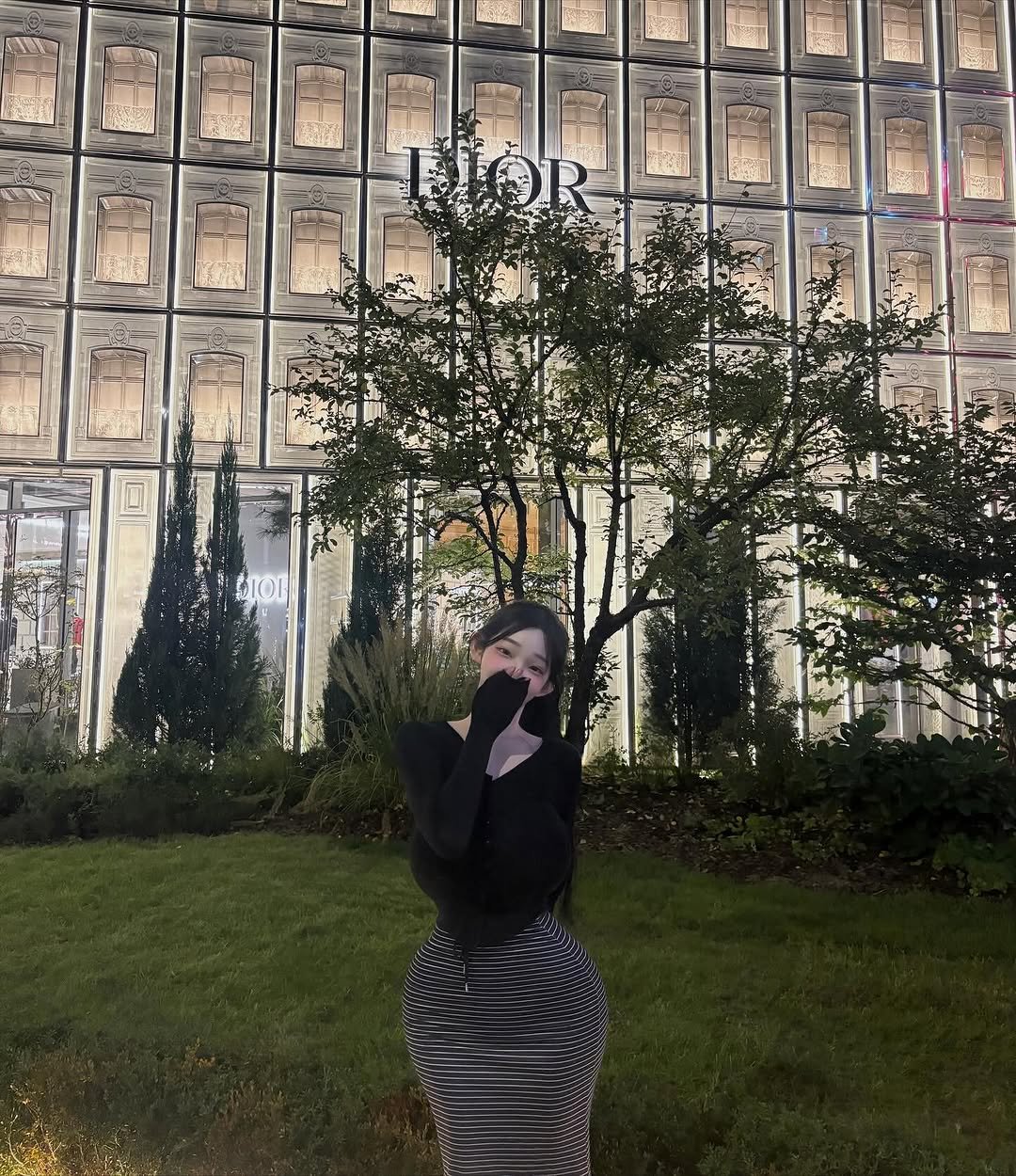 Photo shared by 조하윤 on October 24, 2025 tagging @soyeemilk, and @soyee.milk. May be an image of buildings and text.