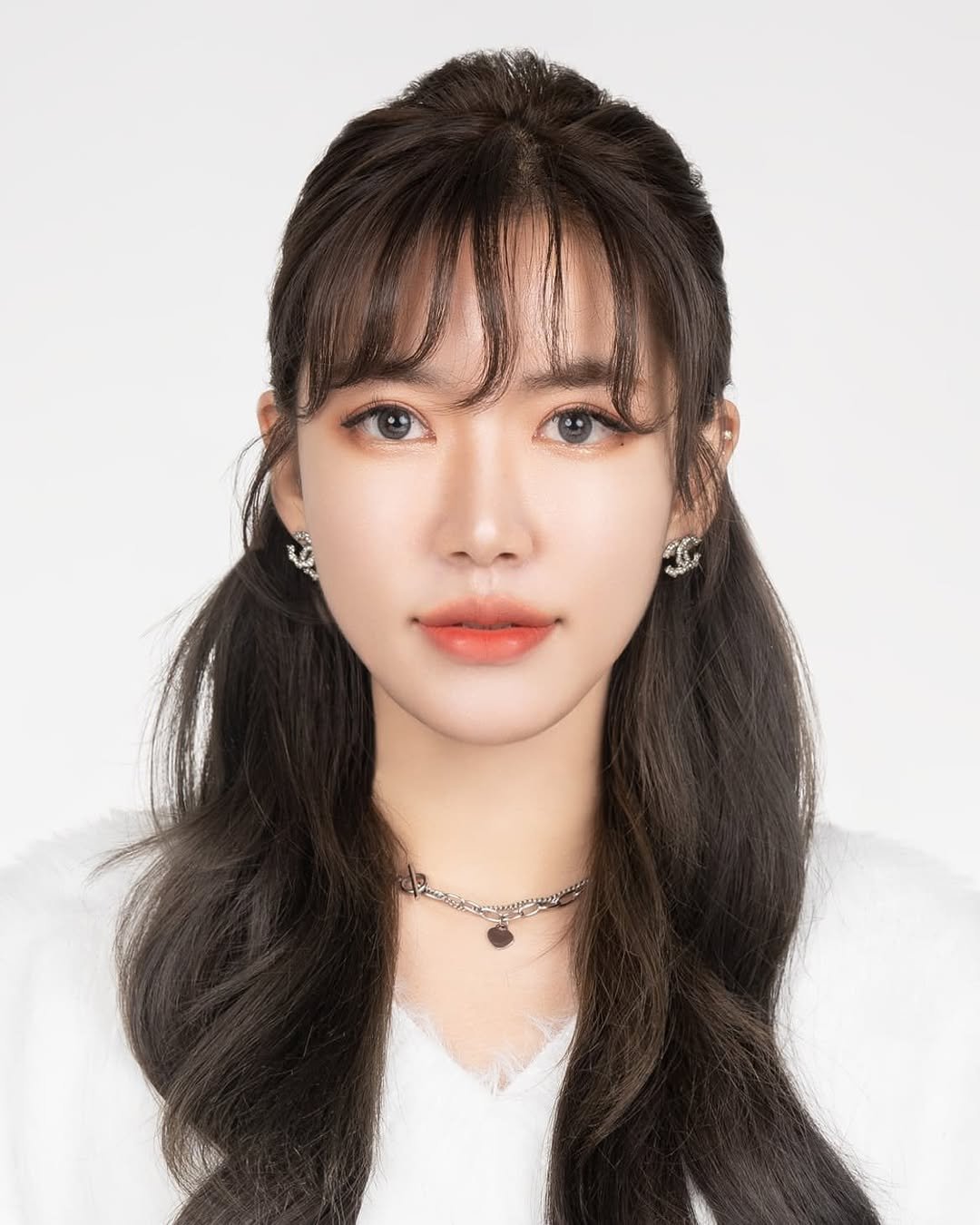 Photo shared by 김소연 on December 24, 2021 tagging @wiwi_studio, and @brushon_soyeon.