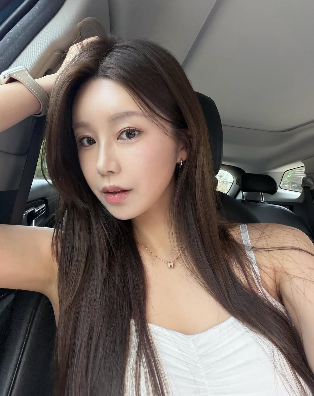 sozzi_ny 게시물 이미지: #광고 @ololalens_kr 
요즘 날씨가 진짜 여름이에요,, 
오늘는 나 홀로...