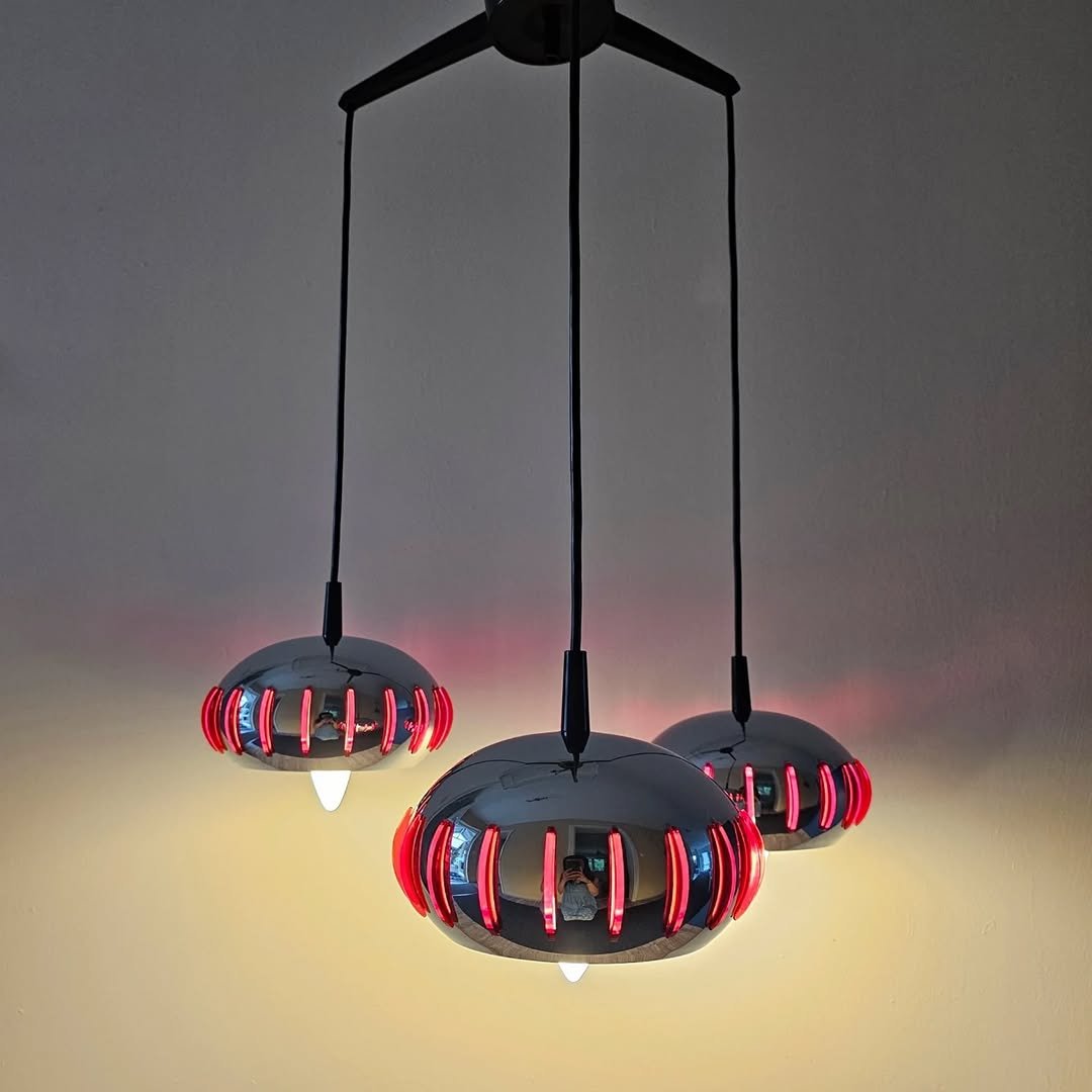Photo by 스페이스 카우프 빈티지 / 빈티지조명.빈티지소품 on August 07, 2025. May be an image of wind chime, lighting, lamp, lightbulb, lamp shade, chandelier and text.