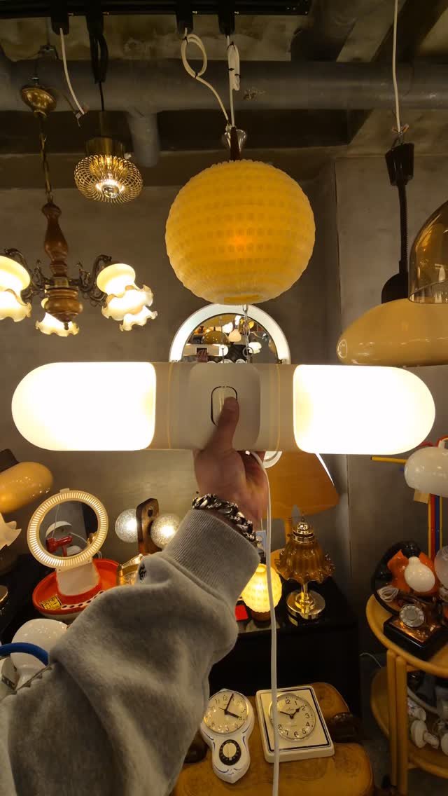 space.kauf.vintage1 게시물 이미지: 스페이스 에이지 벽 램프, 빈티지 침실 램프, Wall lamp

유럽 90's...