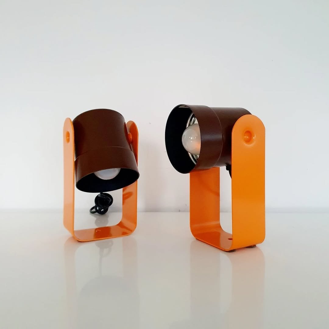 Photo by 스페이스 카우프 빈티지 / 빈티지조명.빈티지소품 on November 11, 2025. May be an image of lighting, lamp, lightbulb, lamp shade, sharpener, projector, binoculars and text.