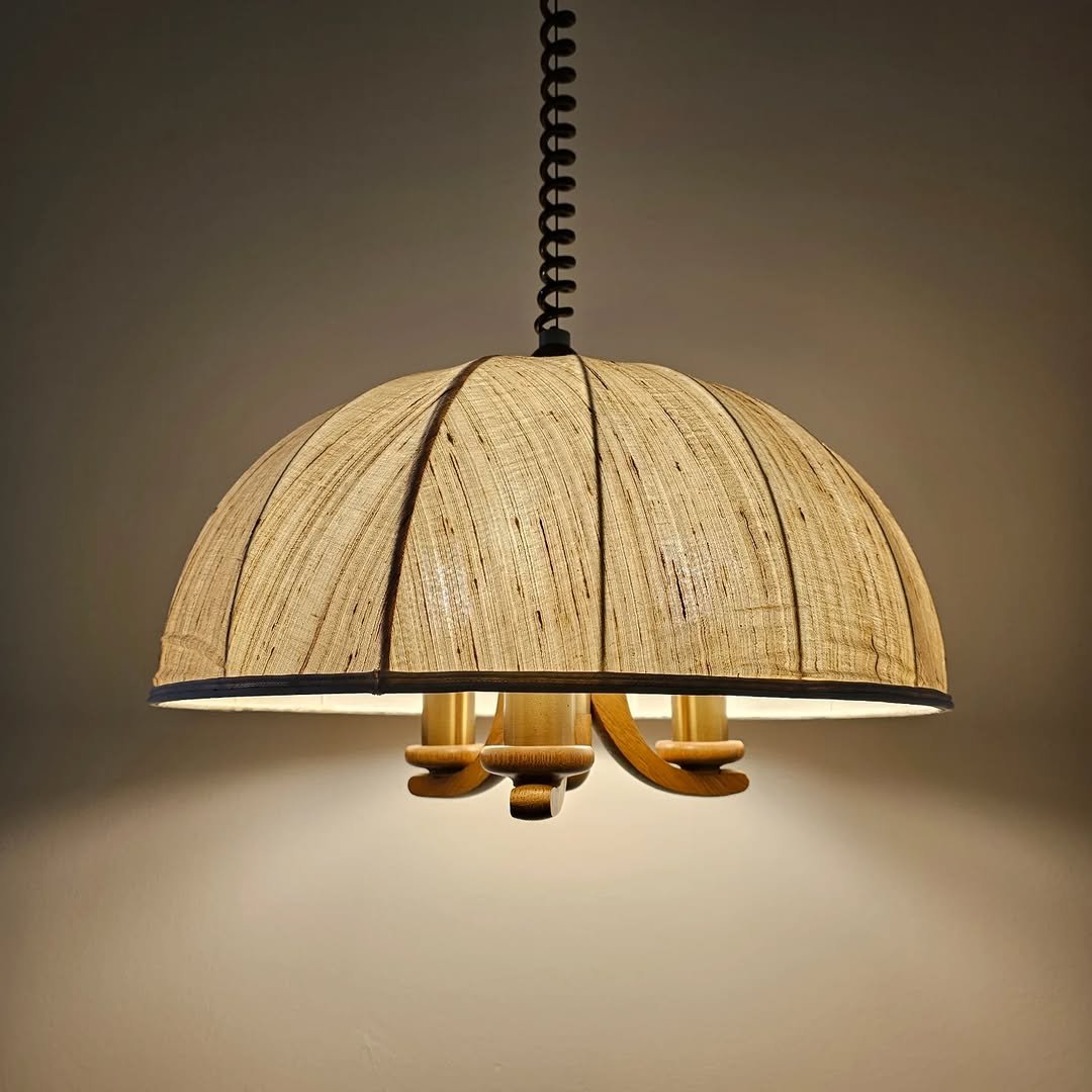 Photo by 스페이스 카우프 빈티지 / 빈티지조명.빈티지소품 on November 10, 2025. May be an image of lighting, lamp, lamp shade, chandelier, bamboo and text.