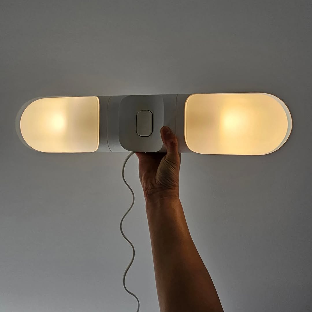 Photo by 스페이스 카우프 빈티지 / 빈티지조명.빈티지소품 on February 21, 2026. May be an image of lighting, light switch, lamp, thermostat, lightbulb, lamp shade, socket and text.