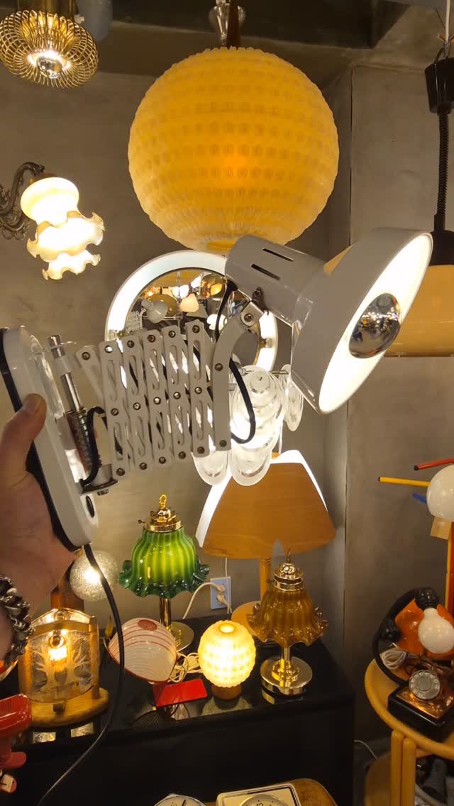 space.kauf.vintage1 게시물 이미지: 스페이스 에이지 벽 램프, 빈티지 침실 램프, Wall lamp

유럽 90's...