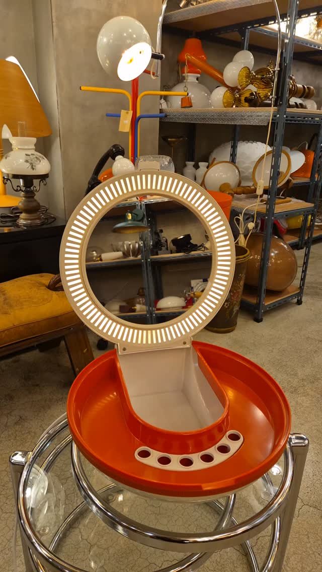 space.kauf.vintage1 게시물 이미지: 스페이스 에이지 빈티지 거울, 빈티지 코스메틱 거울
​
유럽 80's 스페이스...