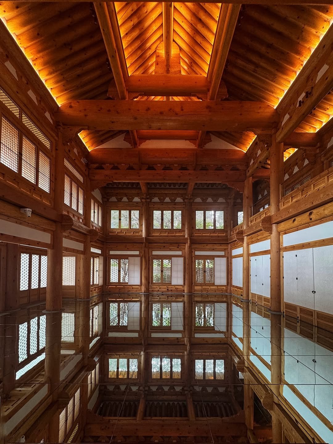 Photo by 공간교과서 | 세인 on September 11, 2025. May be an image of woodwork, temple, buildings and text.