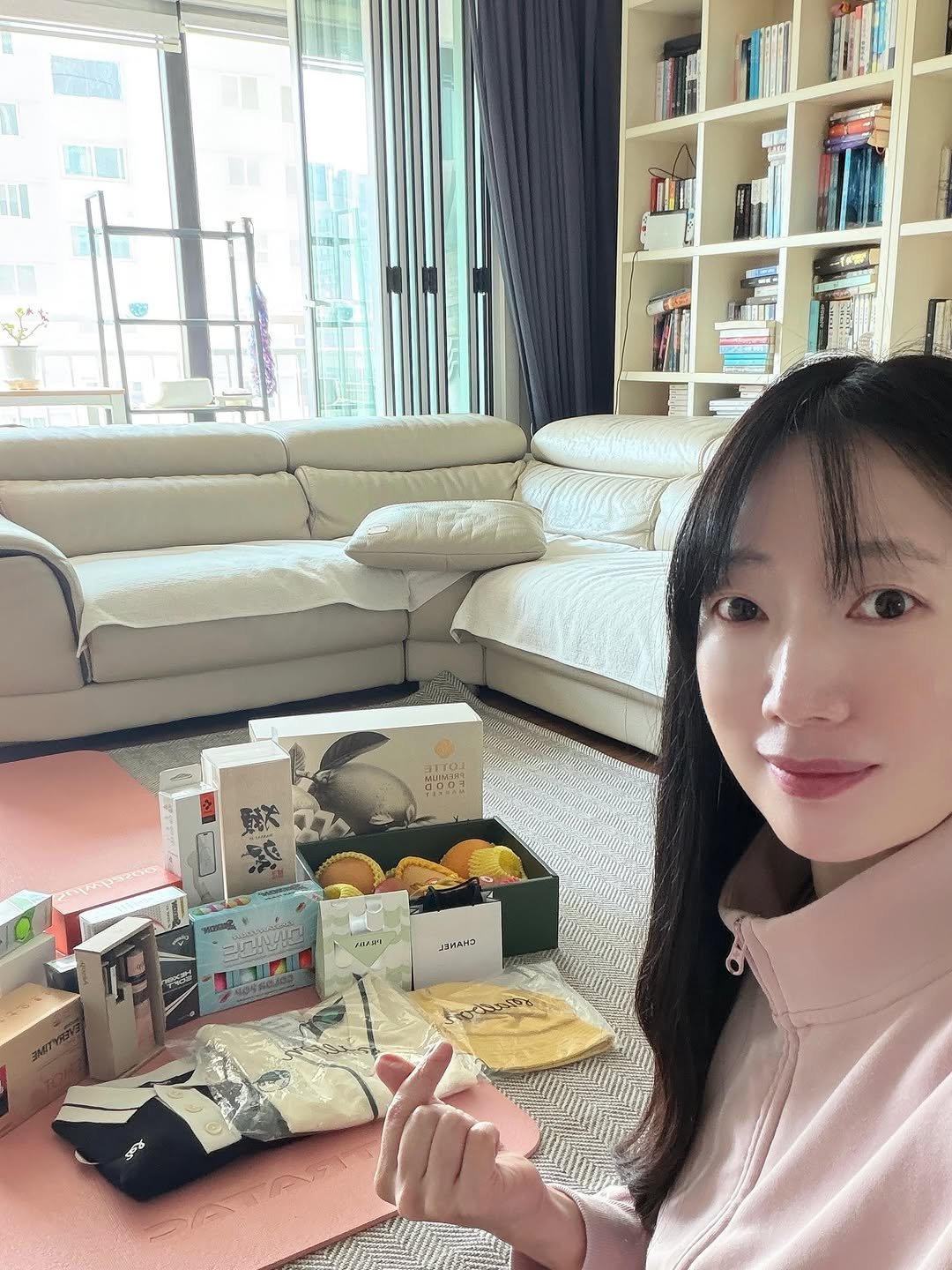 Photo by emilykim0415 on April 22, 2026. May be an image of cornflower, white lily and text.