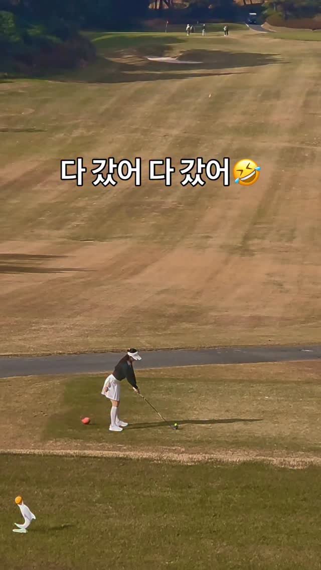 special_emily0415 게시물 이미지: 거래처랑 친선 골프 대회 갔을 때인데ㅎ
위에서 찍어서 다리 짧아 보여서 싫었던...