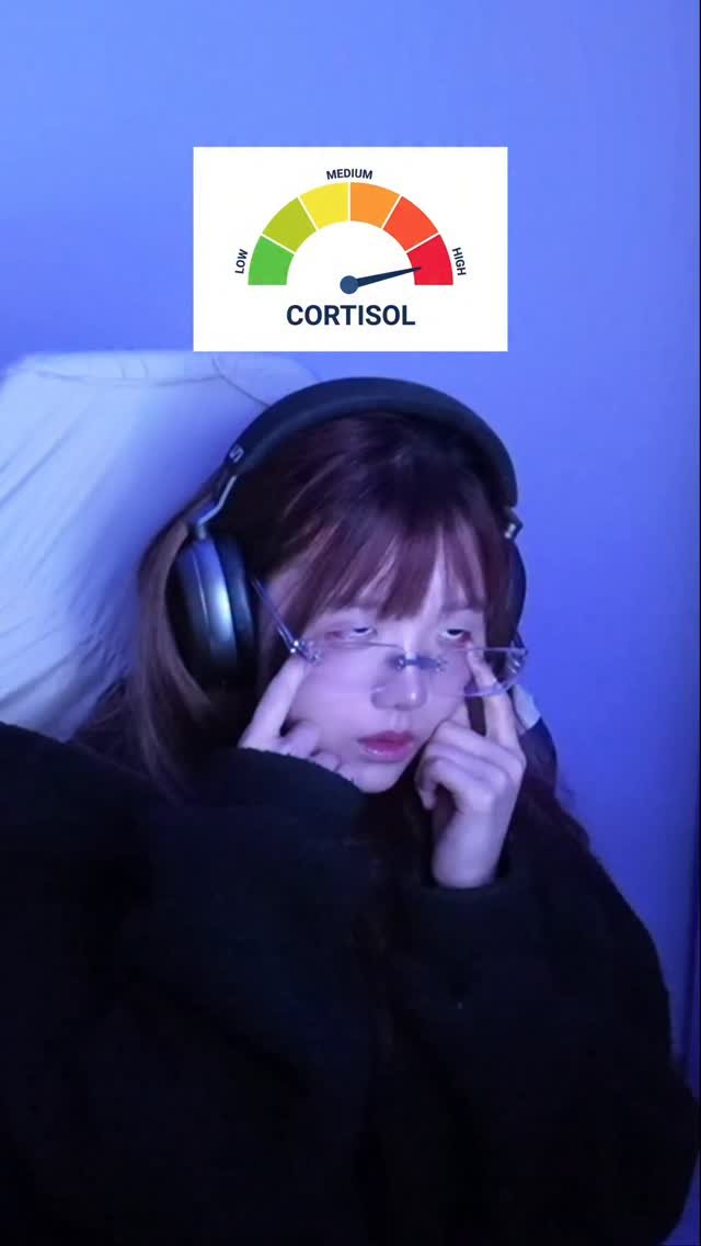 spicyuuu 게시물 이미지: Which side of me are you guys more used to seeing?