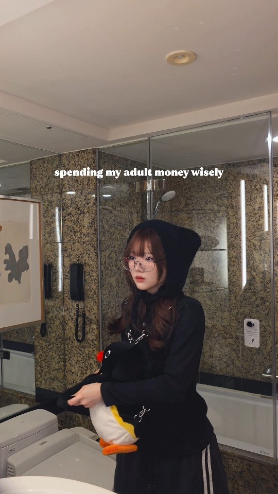 spicyuuu 게시물 이미지: -$30 +30 happiness stat 🧔🏻‍♀️
I'll bring it...