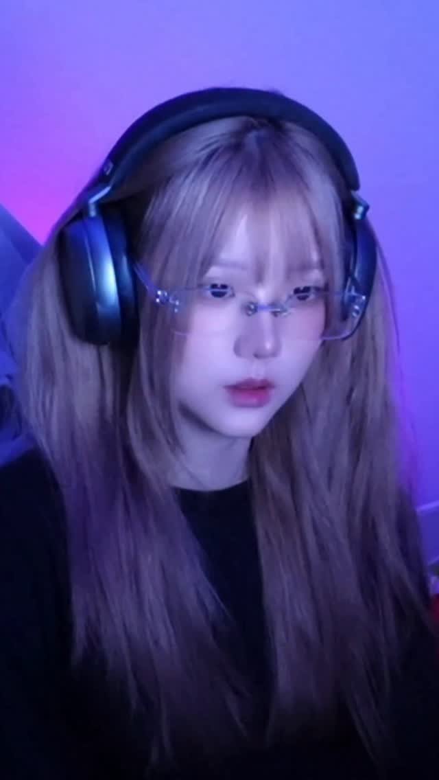 spicyuuu 게시물 이미지: She only caught this one because she was awake...