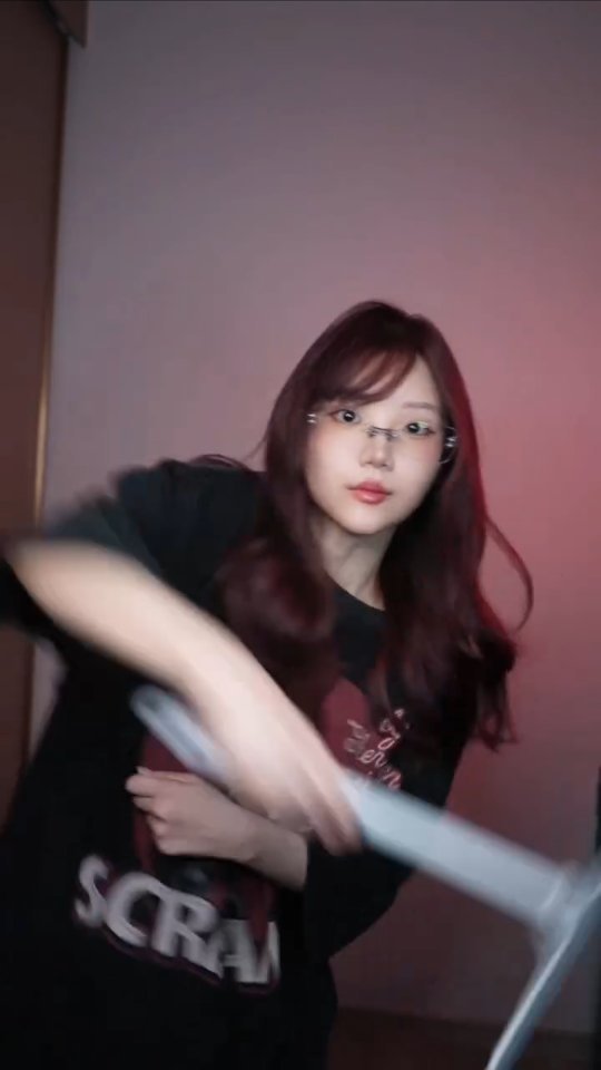 spicyuuu 게시물 이미지: I should really blink more 🫠