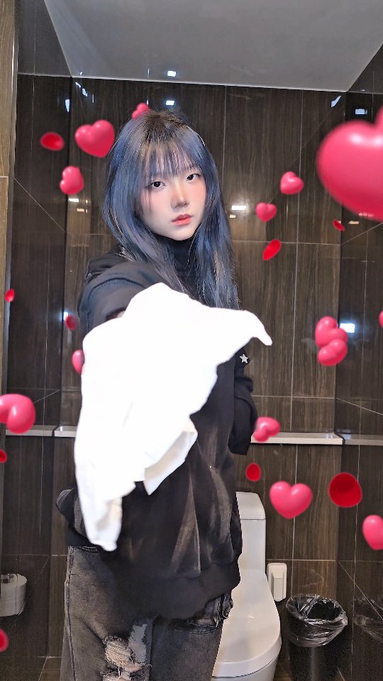 spicyuuu 게시물 이미지: Since this video is taken in front of a toilet...
