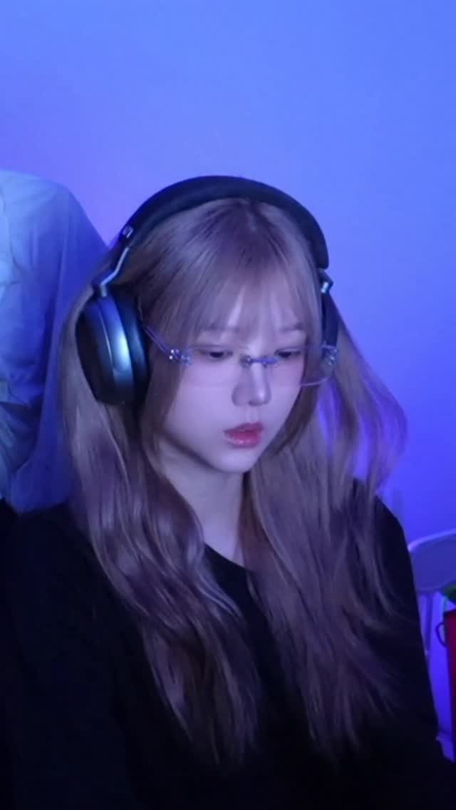 spicyuuu 게시물 이미지: Using my free will to play games I could’ve...