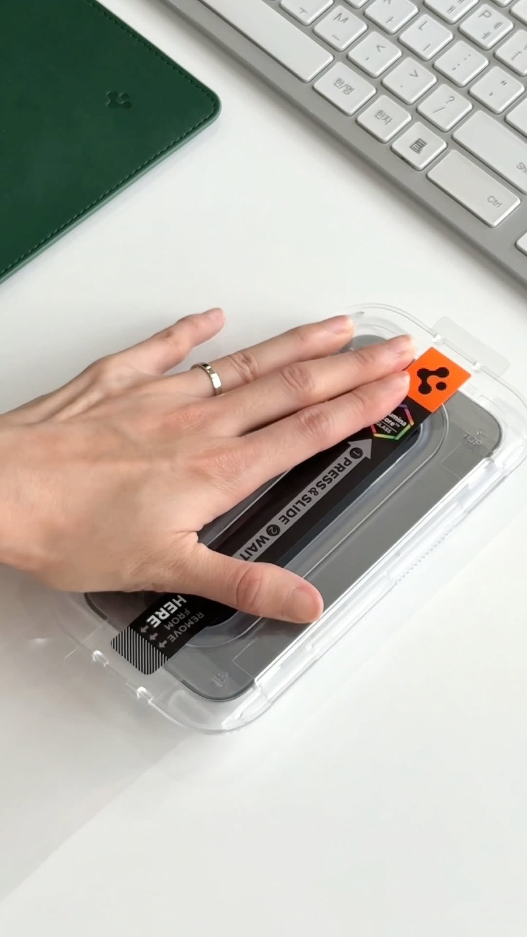spigen_jp 게시물 이미지: 💎誰でも簡単！画面を徹底ガード！💎

検索🔎”Spigen...