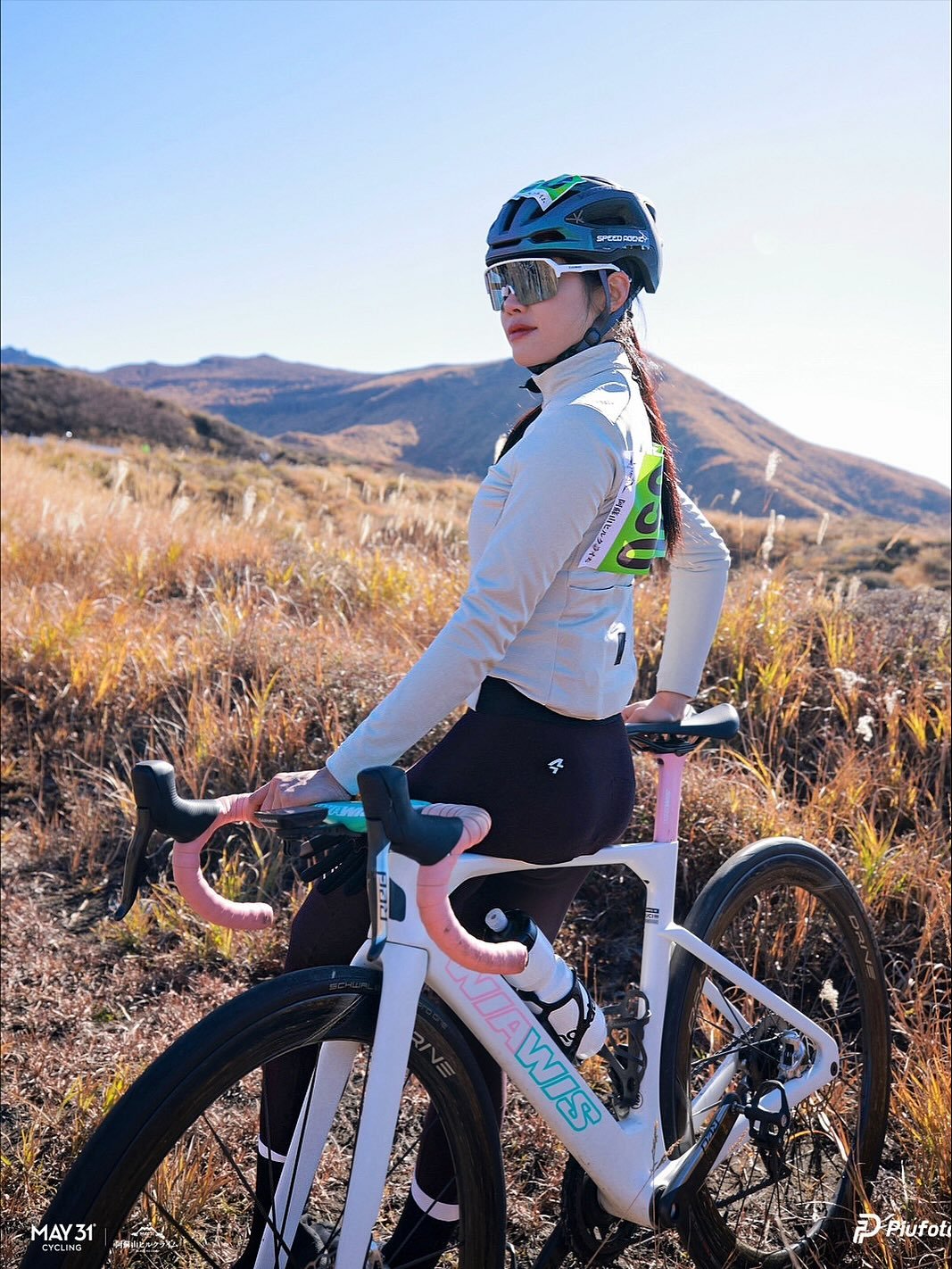 Photo shared by 봉은지 (스포츠봉) on November 23, 2025 tagging @crnk_sports, @wiawis_bike, and @may31cycling.ims. May be an image of bicycle, road and text.