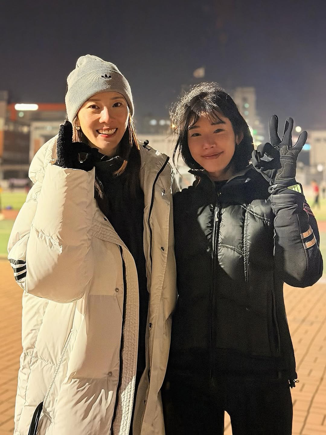 Photo shared by 봉은지 (스포츠봉) on January 09, 2026 tagging @yeounjin2664, and @pace_on_official. May be an image of one or more people, bangs, duffle coat, goosedown coat, parka, top and text.