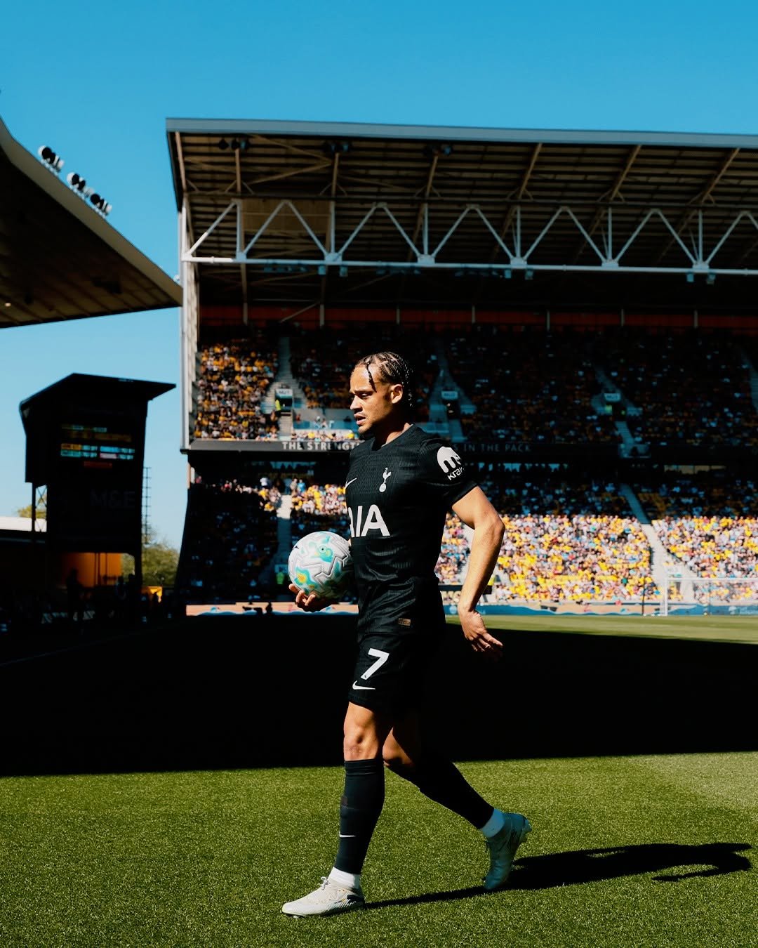 Photo by Tottenham Hotspur on April 27, 2026. May be an image of football, soccer, cleats, ball, sports equipment, stadium and text that says 'IA 7'.