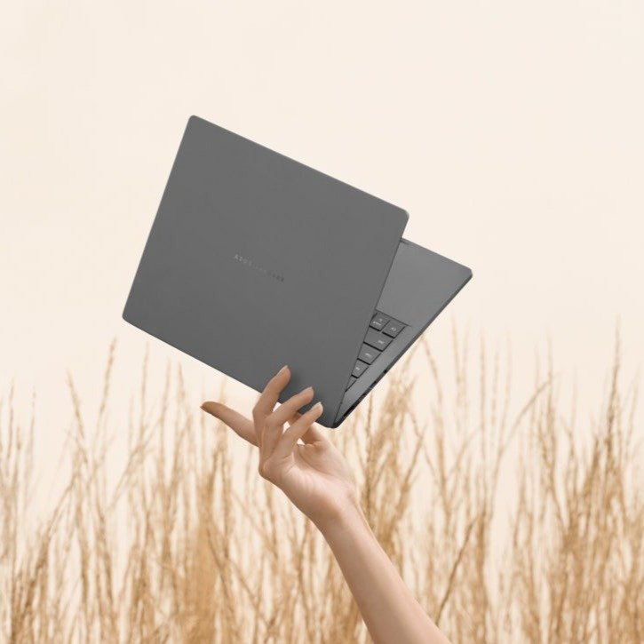 Photo by 에스라이즈 on February 12, 2026. May be an image of diary, laptop, clipboard, binder, mouse pad, tablet and text.