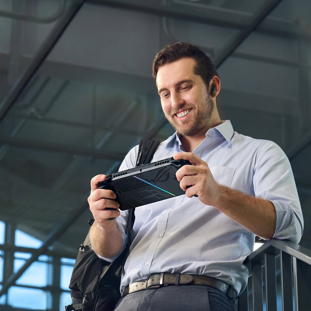 Photo by 에스라이즈 on February 18, 2026. May be an image of phone, screen, tablet, office and text.