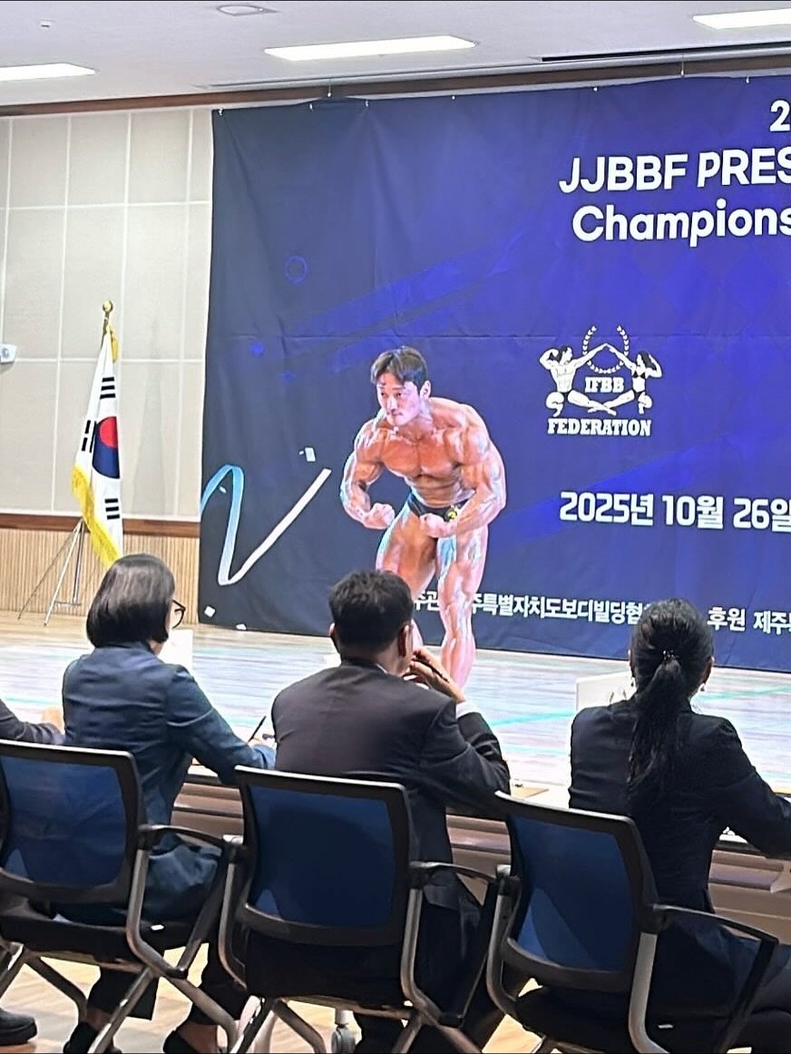 ssenom 게시물 이미지: .

제주 왕중왕전 그랑프리

제주 보디빌딩 선배님들 
명성에 누가 되지않게 
더...