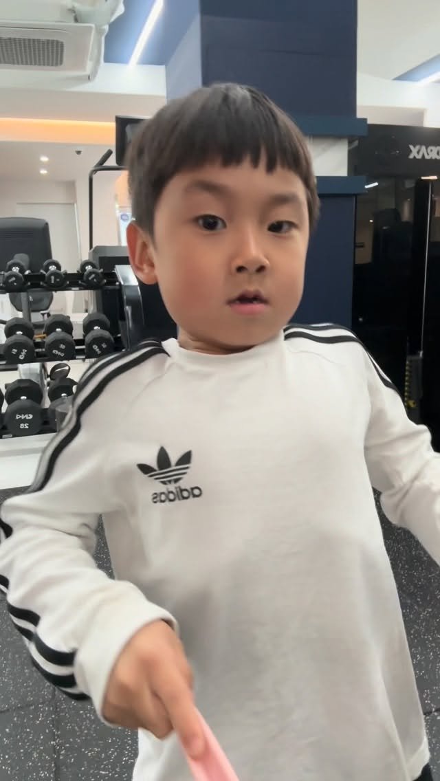 ssenom 게시물 이미지: .
공룡 유전자 라는건 없어
모든건 노력에서 나오는거야 
재능 이전엔 노력이야
나는...