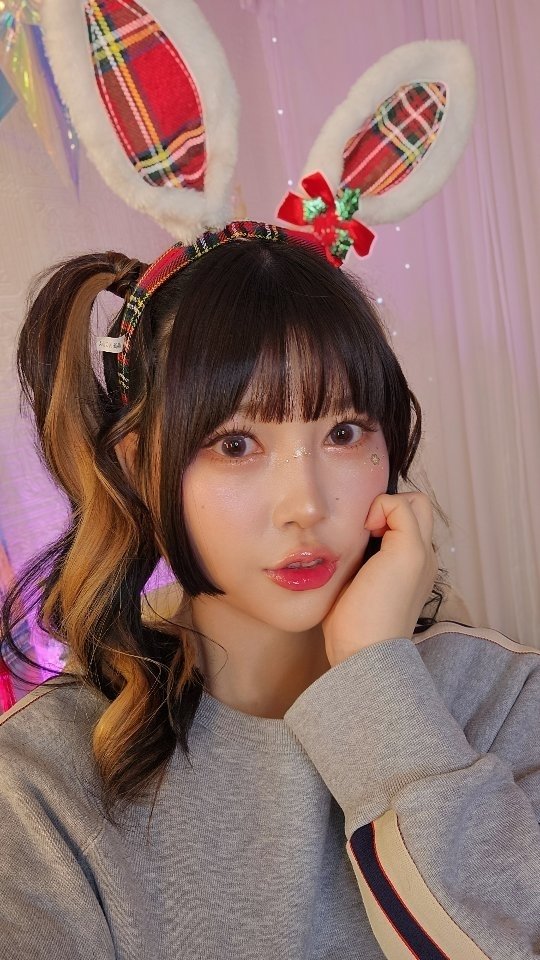 sshoosam 게시물 이미지: #미리크리스마스 절때 @sshoosam 쇼프라에 와서 메컵받고 
 #크리스마스파티...