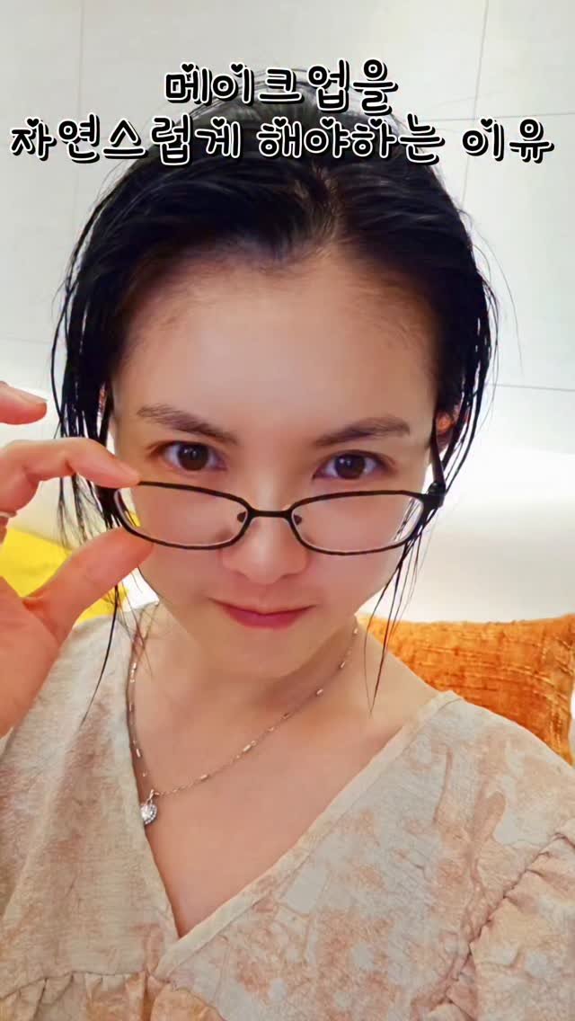 sshoosam 게시물 이미지: 막차던지말던지..ㅋ

틴트는  예쁜데..
내 입술에서는 생각보다 안 예뻤던 분들...