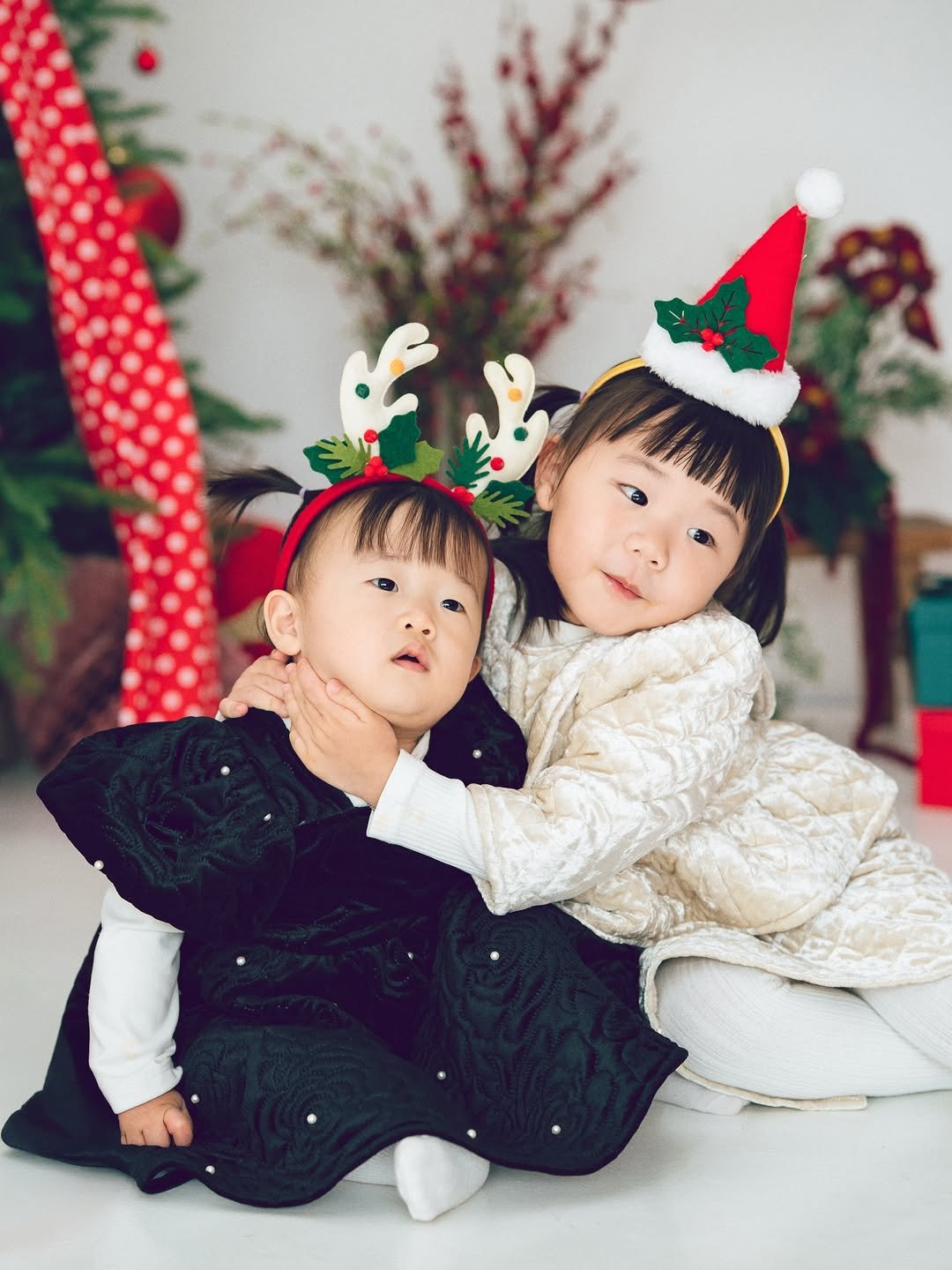 Photo by 장은지 (종지부부 도+움엄마👶🏻) on December 24, 2025. May be an image of baby and text.