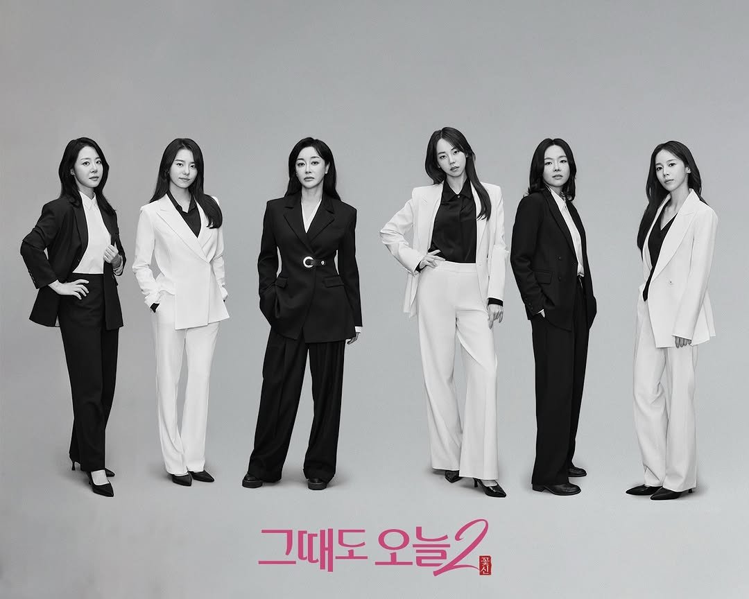 Photo shared by 안소희 on December 16, 2025 tagging @elliejihae, @sangheeya, @s_sohye, @memories_of_jh, and @kimhyeeun11. May be an image of one or more people, bangs, poster and text that says ')c.1 ٢٠٠ 그때도 그때도오늘2 오늘2'.