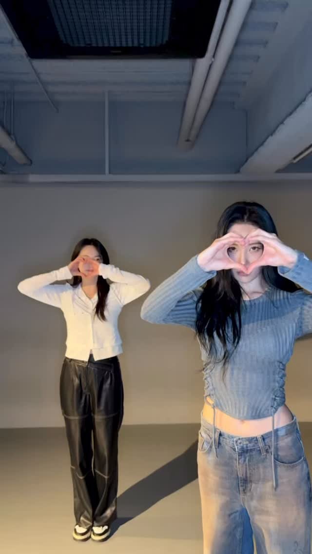 ssoheean 게시물 이미지: 내 친구의 첫 정규 앨범🫶🏻 축하한당💜
Why so CYNICAL😈...