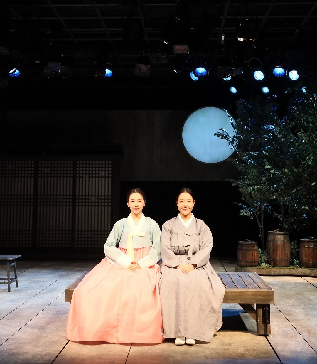 Photo shared by 안소희 on December 18, 2025 tagging @elliejihae, and @theater_ganda. May be an image of text.