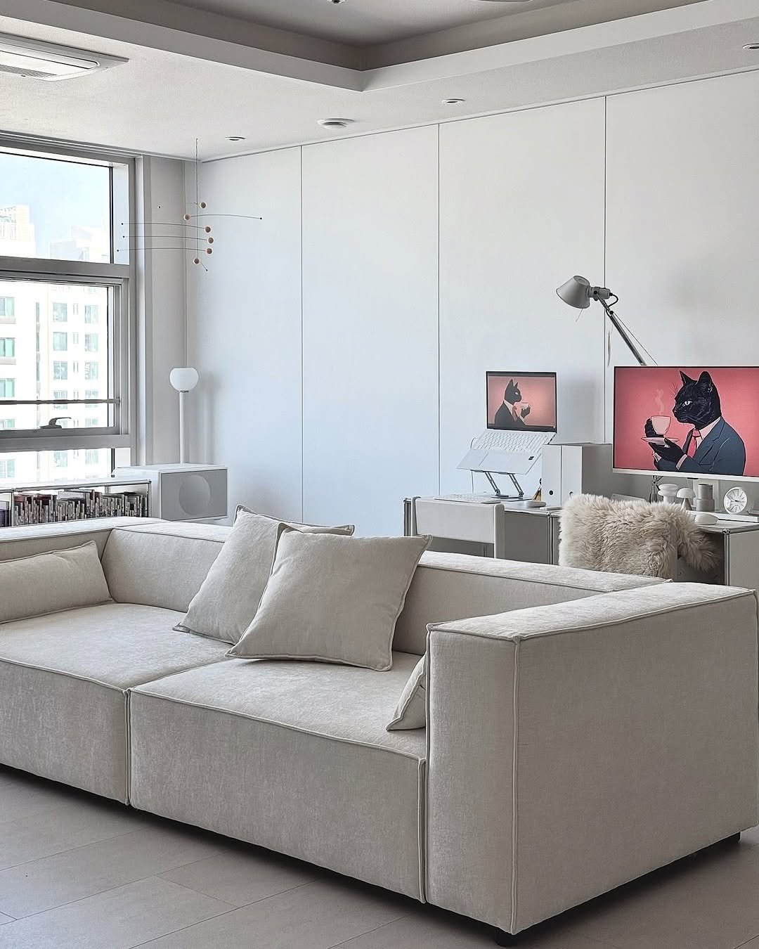 Photo by 🛋️ 썸앤데코 OFFICIAL on November 10, 2025. May be an image of armchair, sofa, chaise lounge, living room, indoors and text.