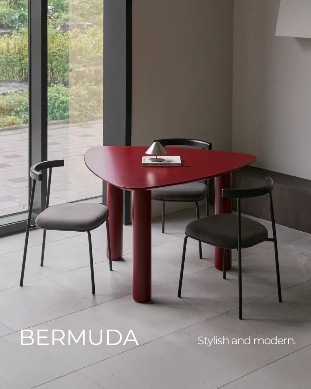 Photo by 🛋️ 썸앤데코 OFFICIAL on September 27, 2025. May be an image of table, dining table, chair, armchair and text that says 'T BERMUDA Stylish and Stylishandmodern. modern.'.