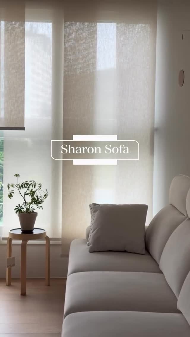 ssome_n_deco 게시물 이미지: 크림 패브릭의 부드러운 결 아래
블랙 원목이 더하는 단단한 존재감,

상반된 소재와...