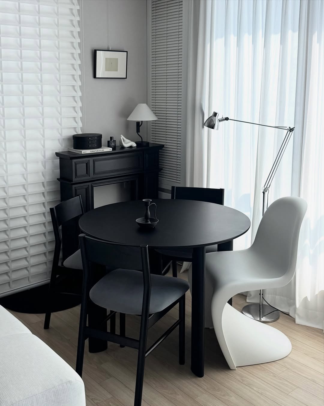 Photo by 🛋️ 썸앤데코 OFFICIAL on September 29, 2025. May be an image of armchair, dining table, indoors and text.
