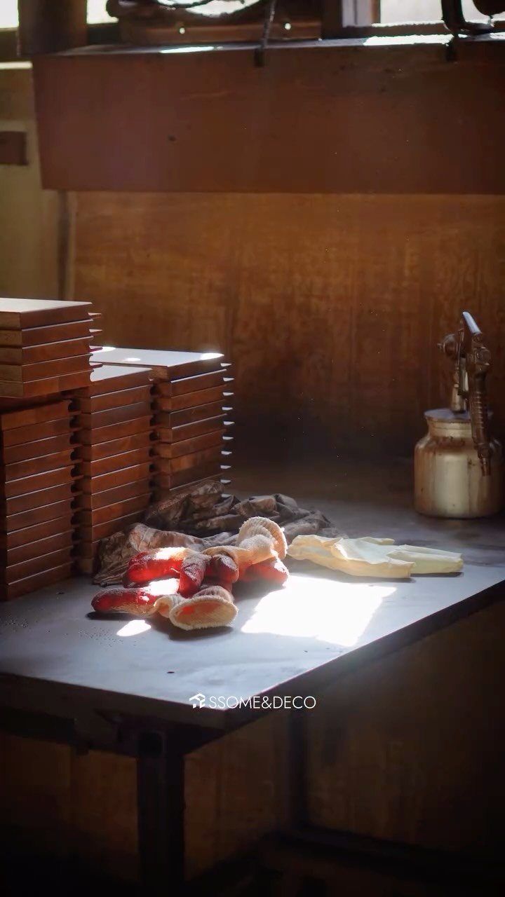 ssome_n_deco 게시물 이미지: 나무 한 조각이 서랍장이 되기까지.
소재의 결을 읽고, 선을 잡고,
손끝으로...