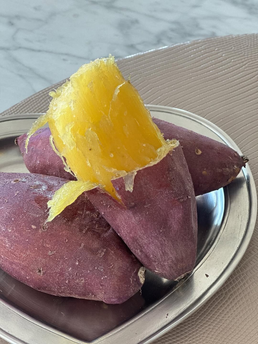 Photo by 쏜언니 on January 29, 2026. May be an image of dessert, mango and text.