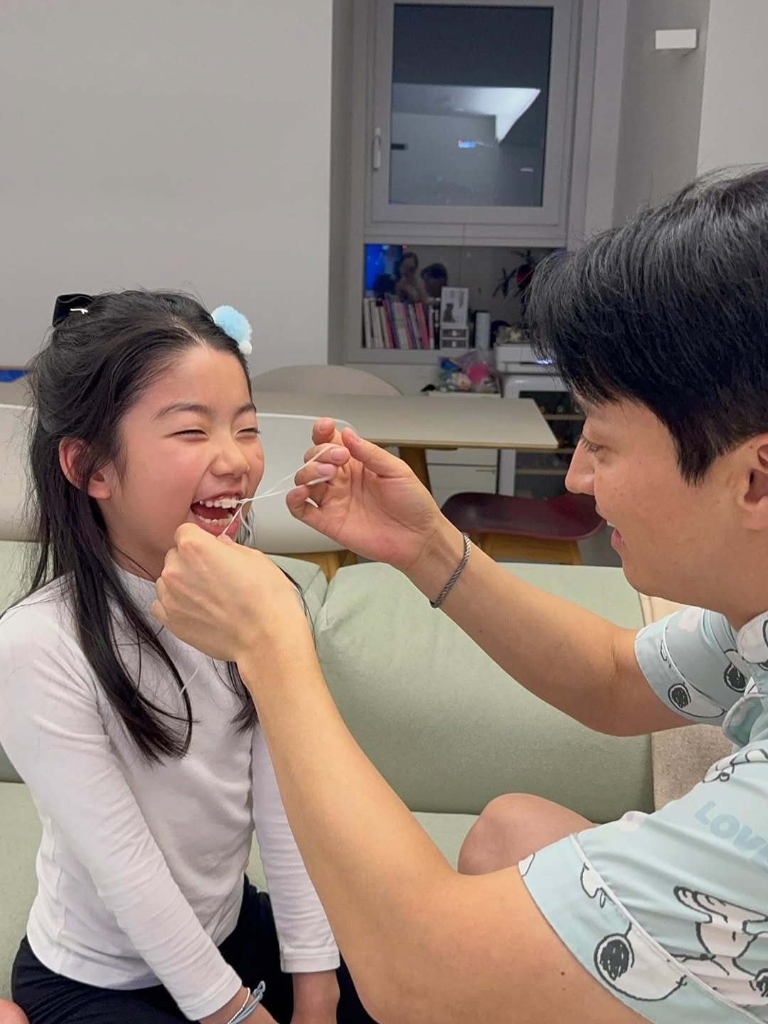 Photo by 소이현😘 on February 08, 2026. May be an image of one or more people, toothbrush, dental floss and text.