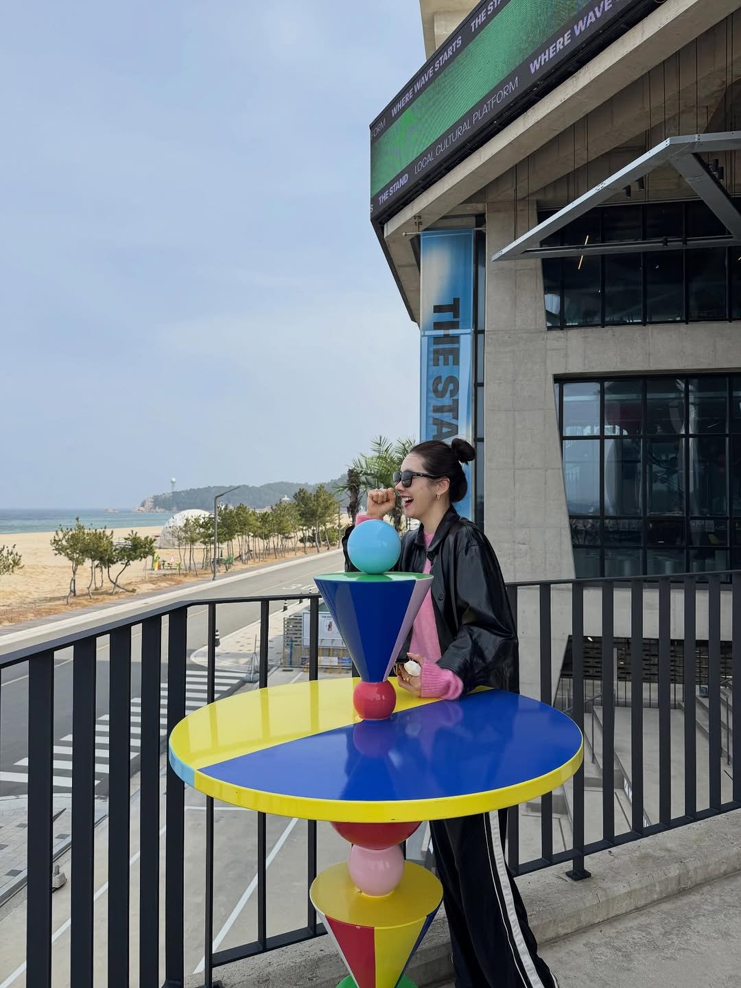 Photo by 소이현😘 on March 30, 2026. May be an image of ice cream, beach ball, umbrella, parasol and text.