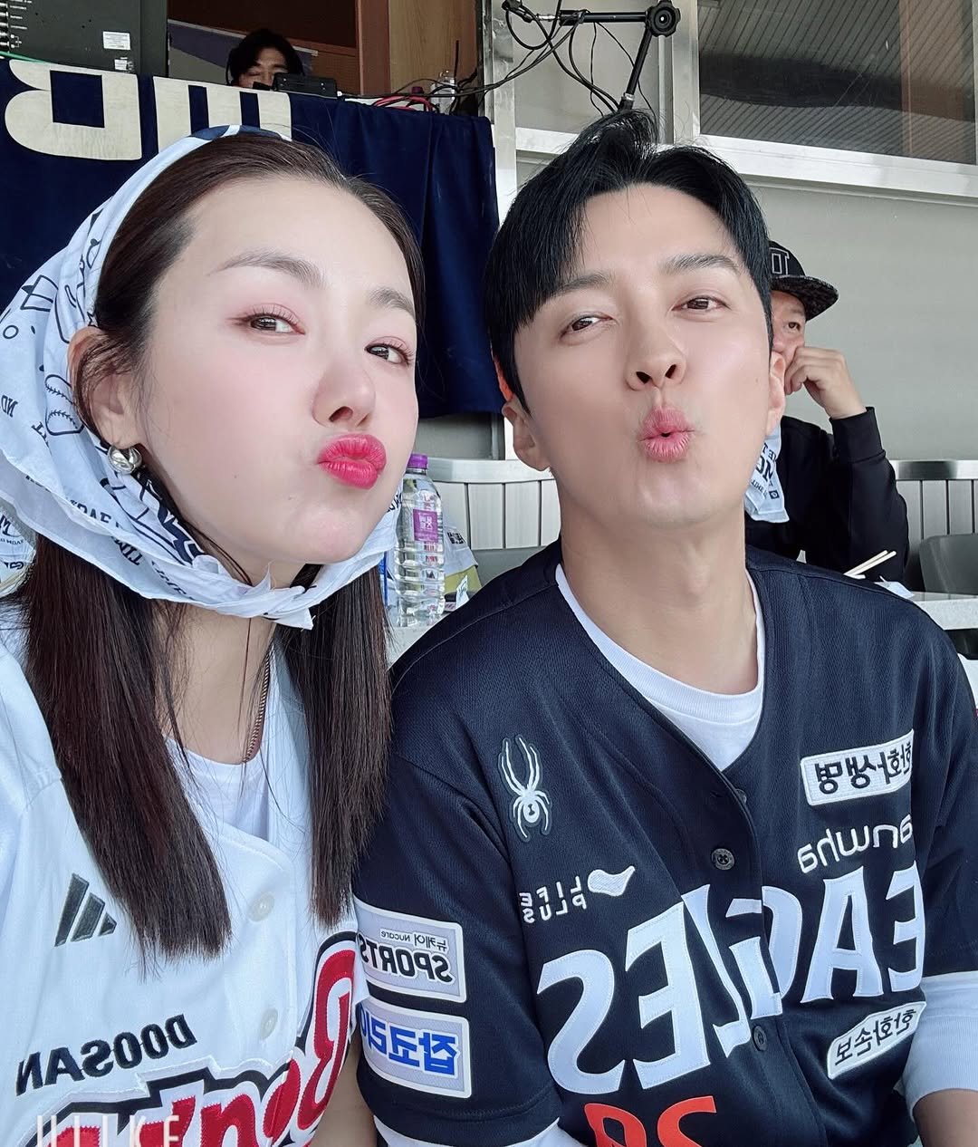 Photo by 소이현😘 on April 05, 2026. May be an image of one or more people, hair, top and text.