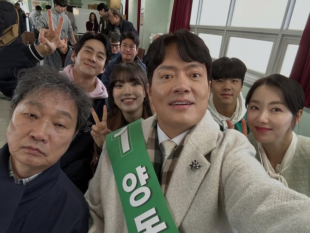 Photo by 소이현😘 on February 08, 2026. May be an image of one or more people, bangs and text.