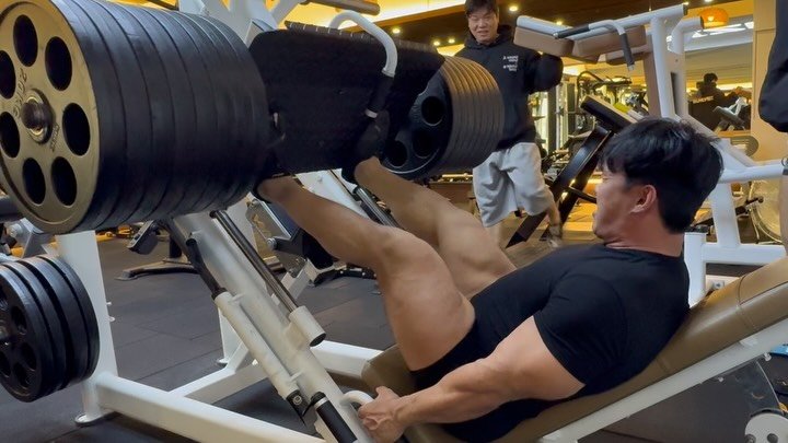 ssssize_ 게시물 이미지: LEGDAY🦍🔥🔥
언제나 맛있는 하체
그치만 후유증이 크다,,,
#싸이즈짐
#동암역헬스장
