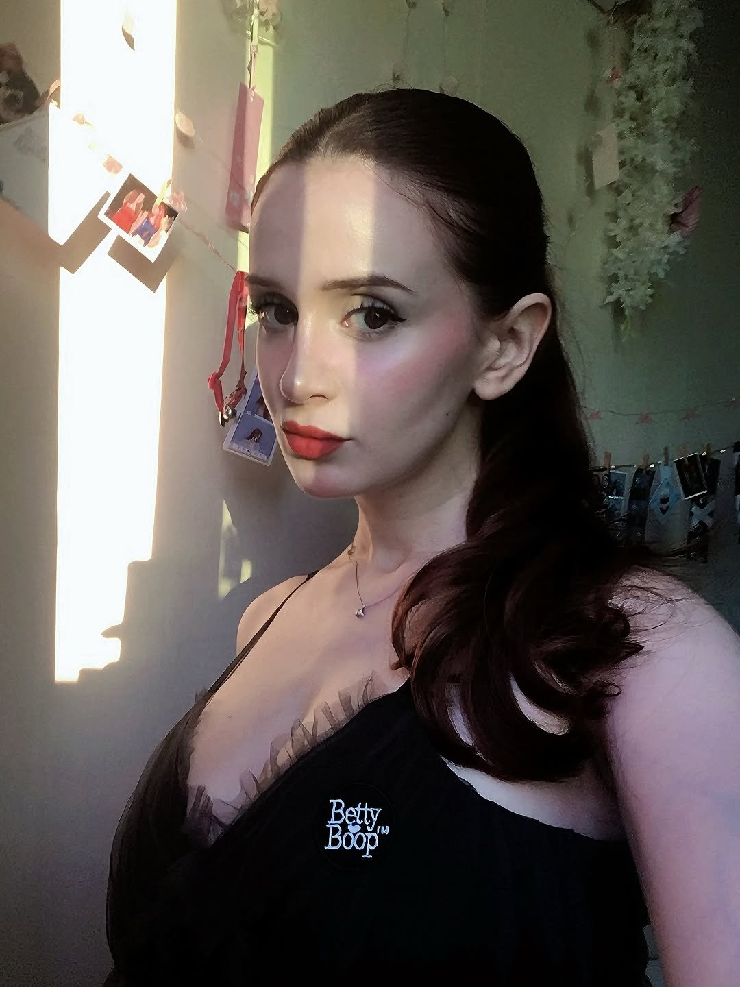 Photo shared by Sude Mutlu on August 16, 2025 tagging @ulkin_canvas, @nurilounge.kr, and @bettyboop.kr. May be an image of 1 person, makeup, lipstick, hair and text.