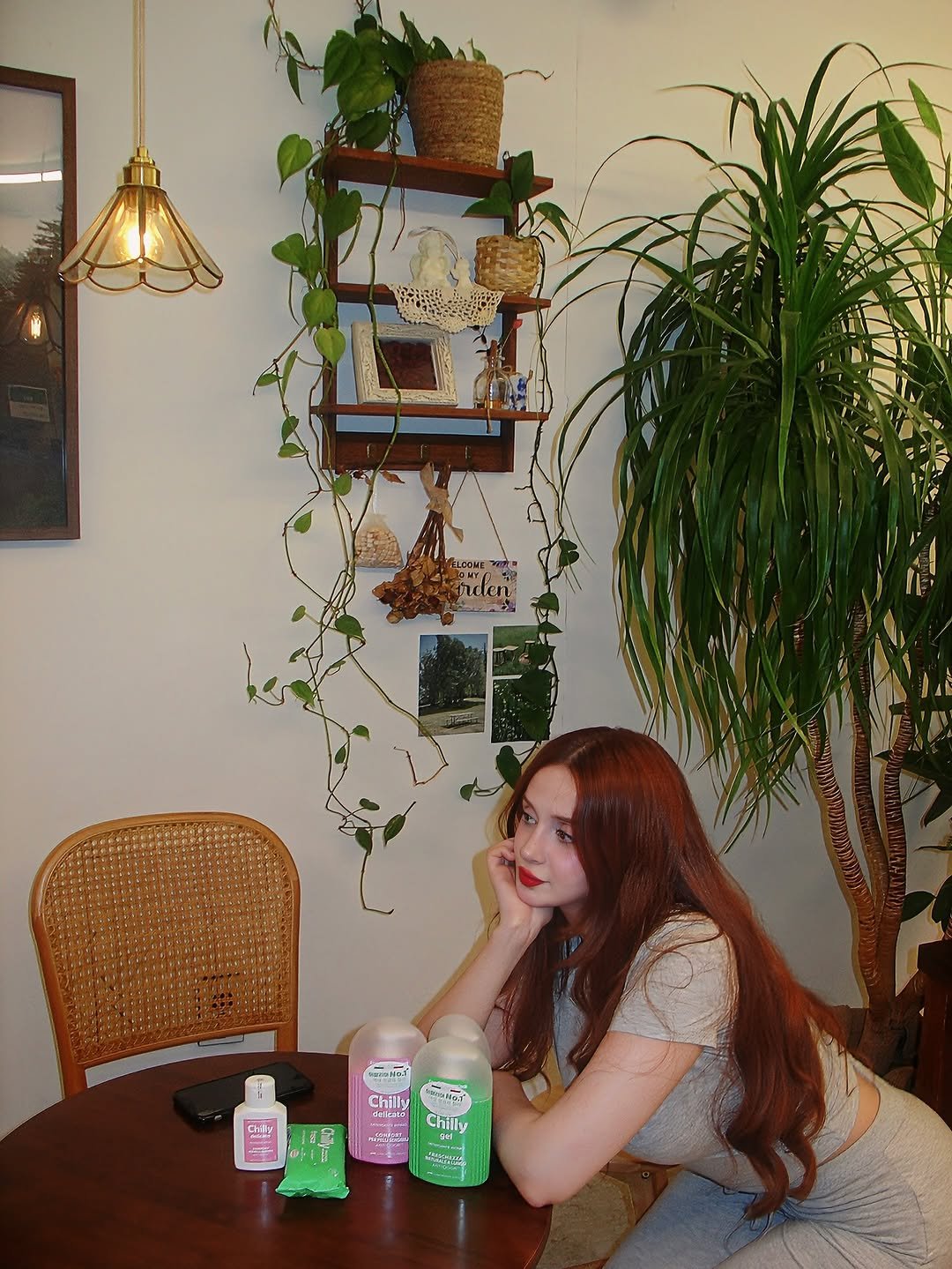 Photo shared by Sude Mutlu on August 25, 2025 tagging @chilly_it, and @chillykorea. May be an image of 1 person, house plant, mistletoe cactus, ivy and text.