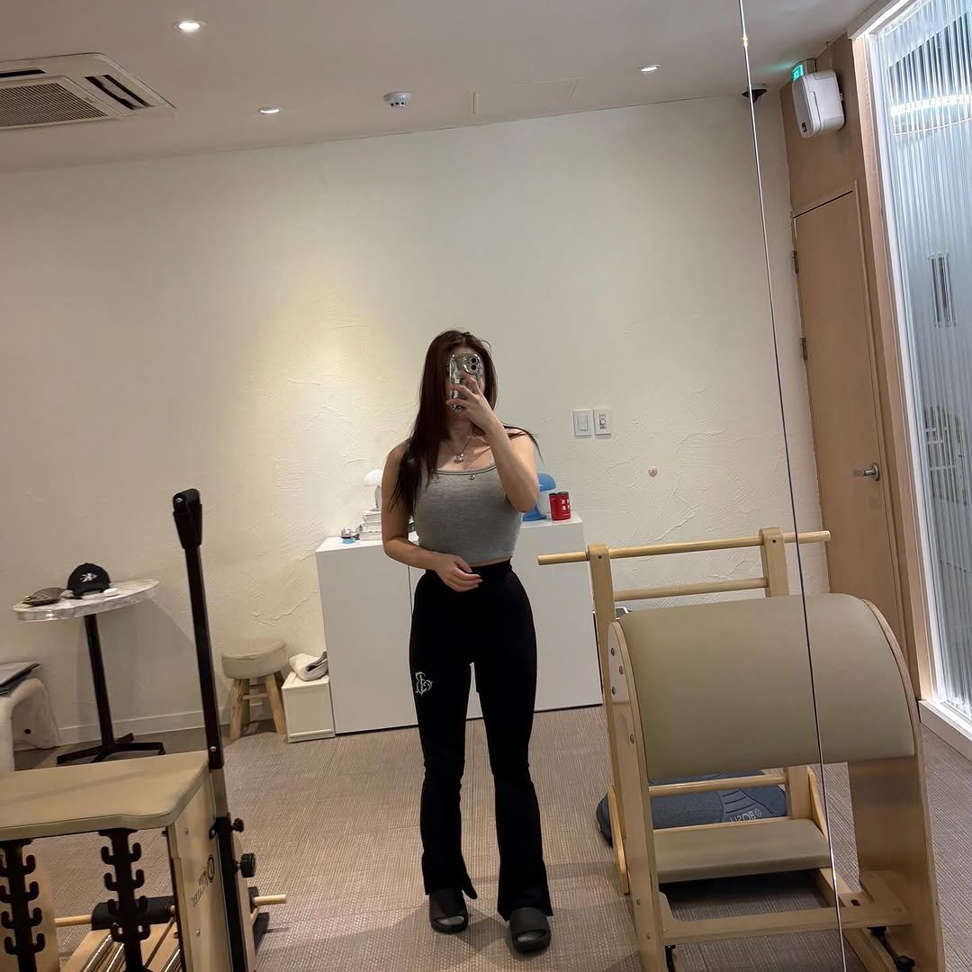 ssumi.lee 게시물 이미지: 흔들리지 않는 코어 위에
차곡차곡 쌓은 힘.
그래서 필라테스와 웨이트는
최고의 조합이다✨