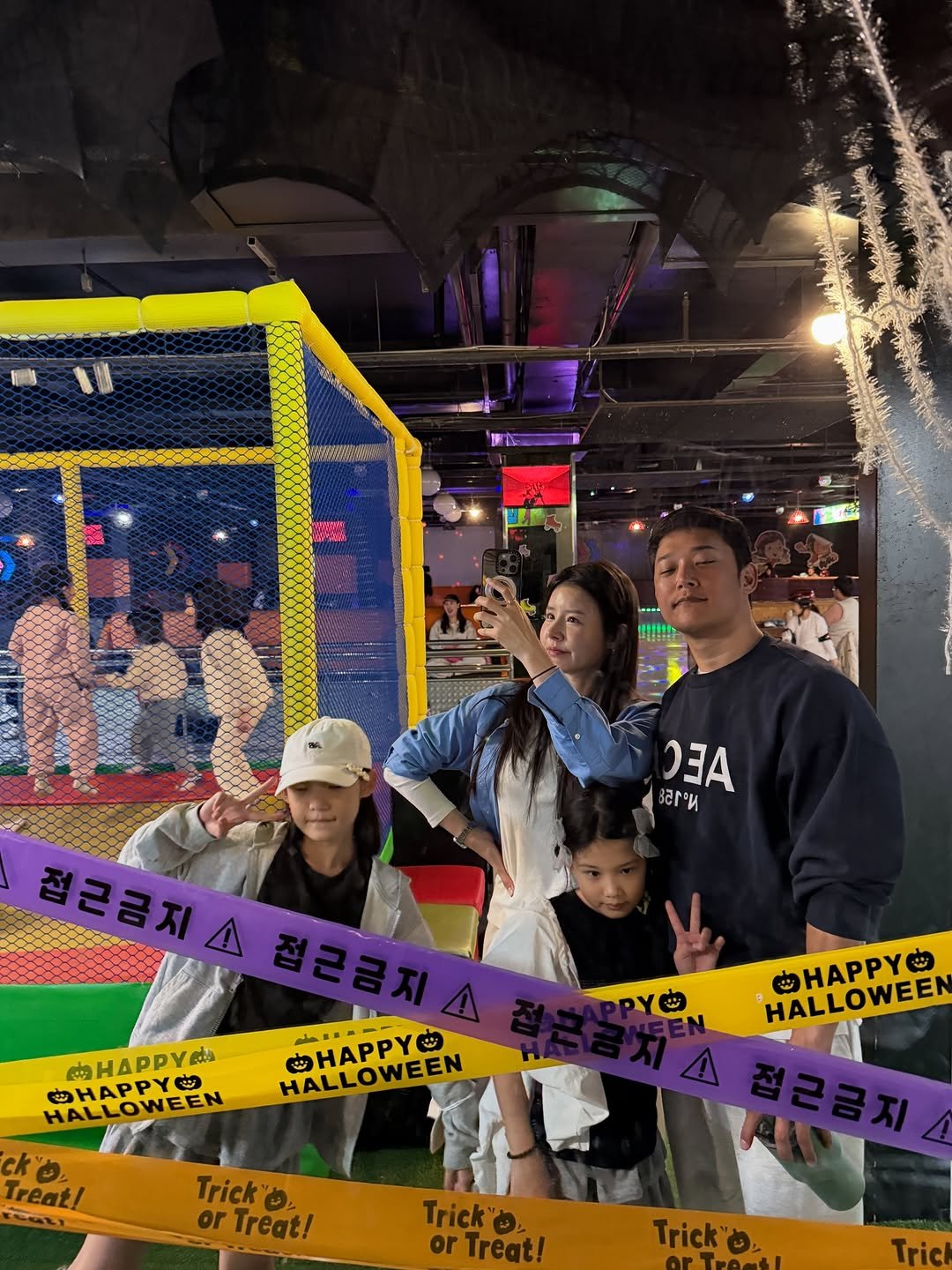 Photo by 썬플 이미선 on November 09, 2025. May be an image of one or more people and text that says 'ပဘသန် PO L 当書物 o3A 3arИ 접근금지! A 접근금지 ! HALLOWEEN 由HAPPYE 母 南HAPPY GHAPPYO HALLOWEEN ko Treat! CSL HAPPY 由 HALLOWEEN 4정금금지 접근금지 Trick. or orTreat! Trick'o orTreat! or Treat! Trick" Trie'.