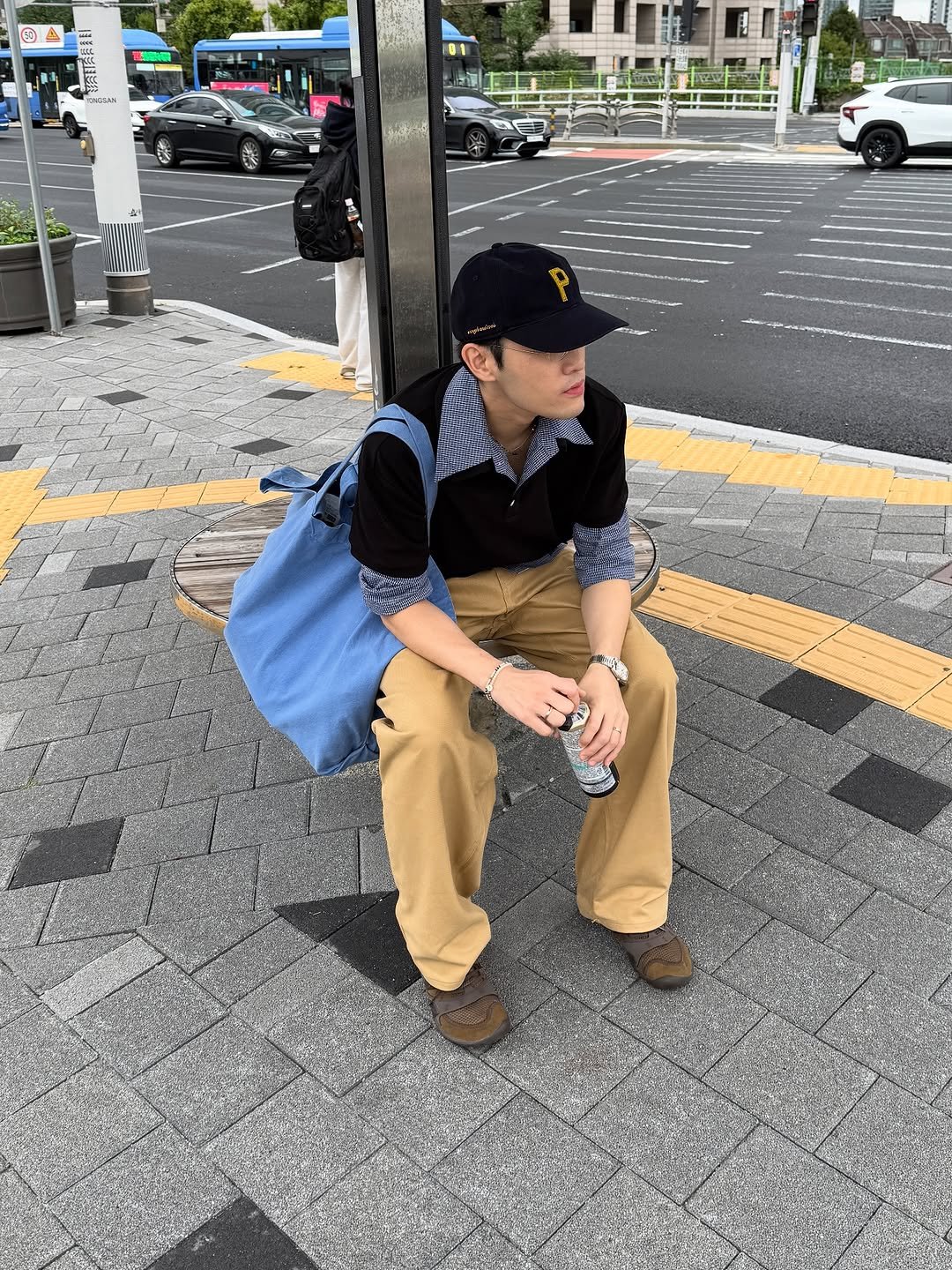 Photo by Euisun Sim 심의선 on September 21, 2025. May be an image of 2 people, wingtip shoes, parking meter, phone, hat, street and text.